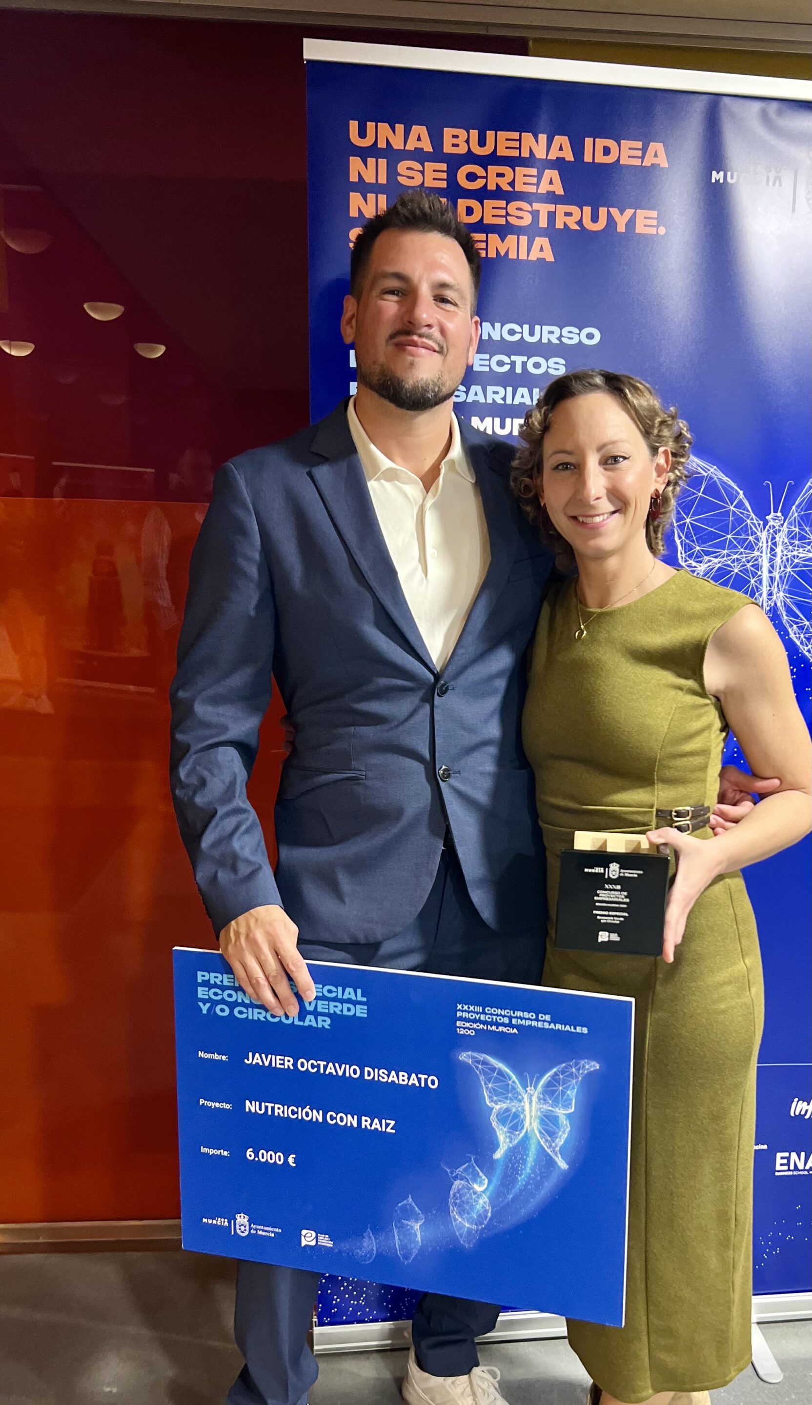 Carmen y Javier con el Premio EcoDay 2025